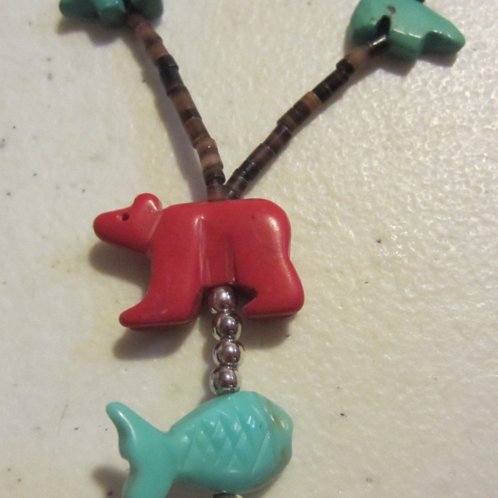 Heishi with carved stone animals necklace - Picture 6 of 6